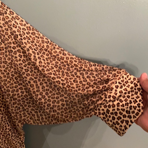 Cheetah print top - Picture 3 of 7